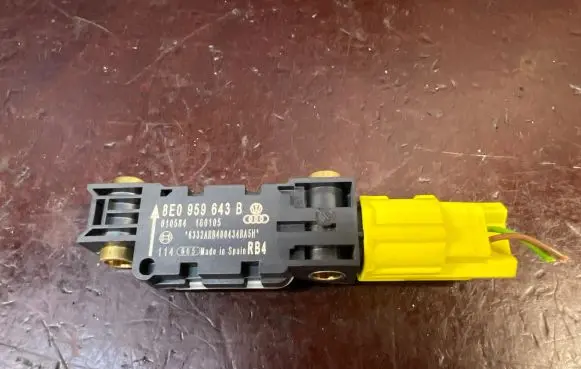 Audi A4 S4 B7 8E 8H Airbag deployment crash/impact sensor 8E0959643B 160105 010584