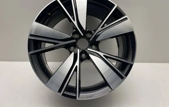 Volkswagen Golf VIII R18 alloy rim 5H0601025J