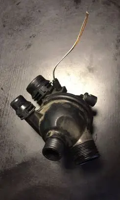 Thermostat/thermostat housing