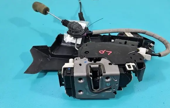 Mercedes-Benz GLK (X204) Front door lock A0997200135 IMPRK1448445