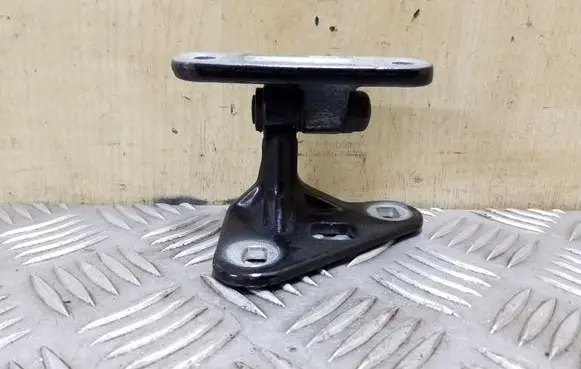 Mercedes-Benz CLS C219 Front door lower hinge 