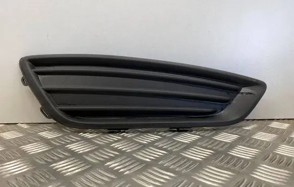 Ford Focus Front fog light trim/grill F1EB15A298BC