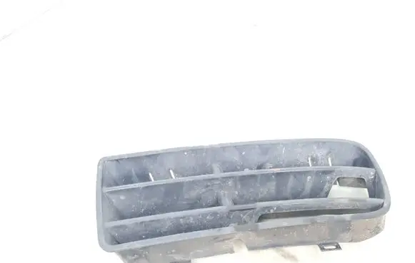 Volkswagen Golf IV Front bumper lower grill 1J0853665B