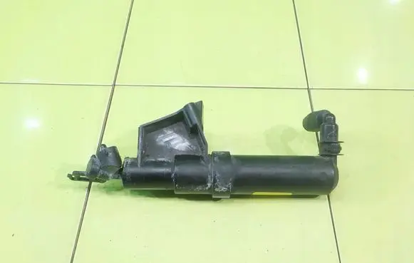 Volvo V50 Headlight washer pump PRZOD