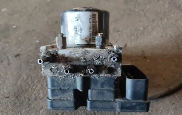 Suzuki Grand Vitara II ABS Pump