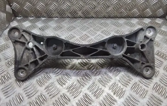 BMW 1 E81 E87 Gearbox mounting bracket 6778033 22316778033 2231677803301