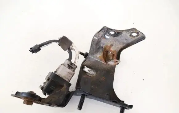 Toyota Avensis T270 Glow plug pre-heat relay 2861067010 28610-67010