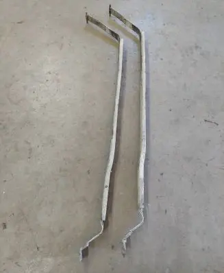 Fuel tank mounting bracket
