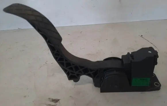 Volkswagen Polo IV 9N3 Accelerator throttle pedal 6Q1721503E