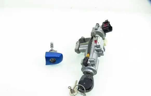 Suzuki Swift I Ignition lock 3397062J00