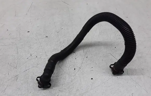 Volkswagen PASSAT B6 Breather hose/pipe 
