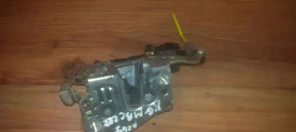 Mercedes-Benz C W202 Rear door lock 2027300535