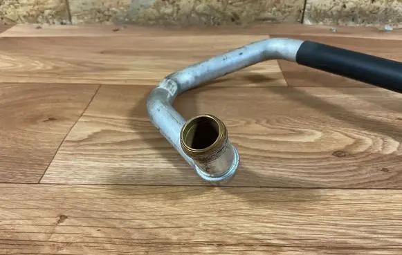 Volkswagen Touareg II Engine coolant pipe/hose 7P0819858B