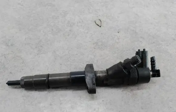 Renault Master II Fuel injector 8200146357