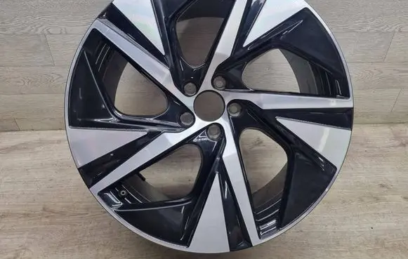 Volvo XC90 R20 alloy rim 32209411