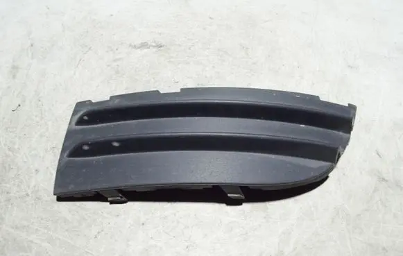 Volvo C30 Front bumper lower grill 30657197
