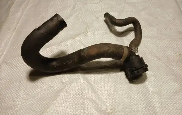 Volkswagen PASSAT B8 Engine coolant pipe/hose 5Q0122291P