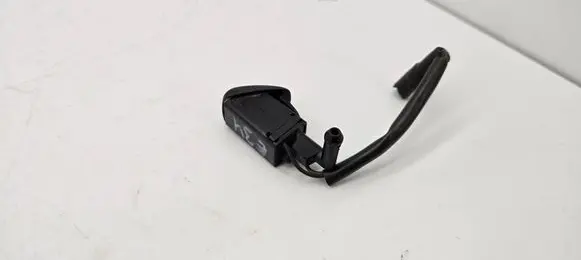 BMW 5 E34 Windshield washer spray nozzle 1379203