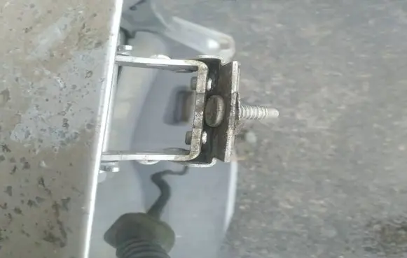 Ford Fiesta Tailgate/trunk/boot hinge