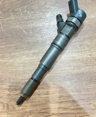 BMW 5 E39 Fuel injector 0445110048 7795985