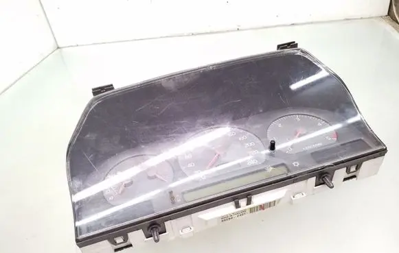 Volvo S70 V70 V70 XC Speedometer (instrument cluster) 9472523