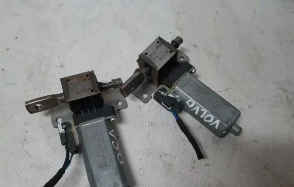 Volvo V50 Seat adjustment motor 0390203221