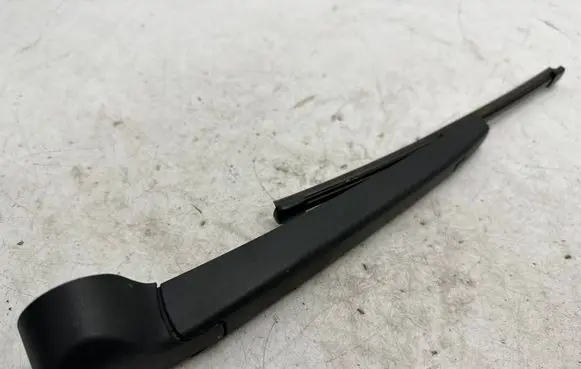 Volkswagen Golf VIII Rear wiper blade arm