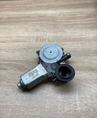 Toyota Corolla E120 E130 Front door window regulator motor 8571052110 0620401850