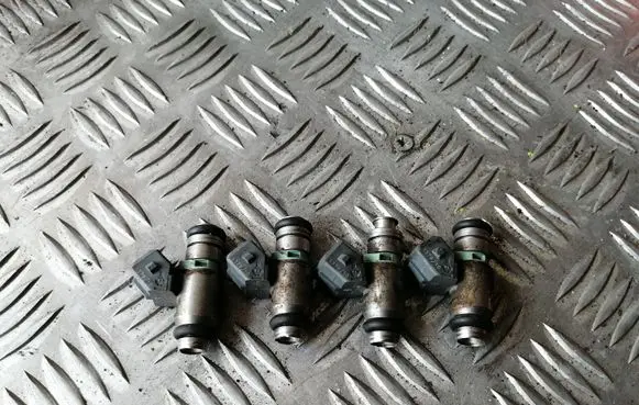 Fuel injectors set