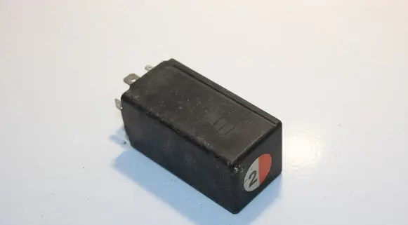 Volkswagen PASSAT B5 Other relay 813919082 5KH00415404