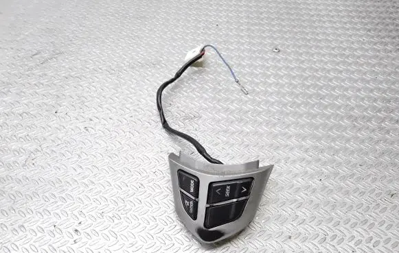 Suzuki Grand Vitara II Steering wheel buttons/switches F70CV225
