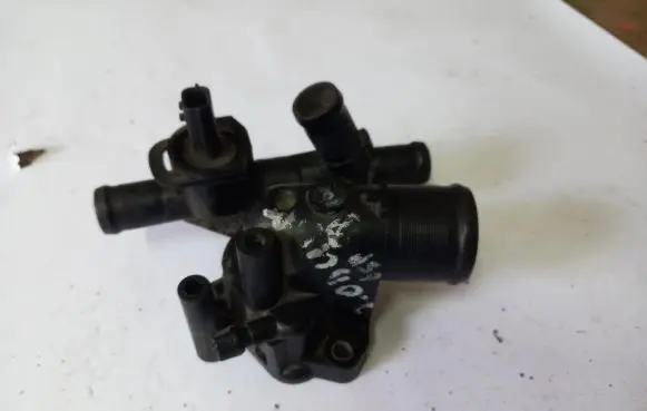 Renault Laguna II Thermostat housing 8200656420