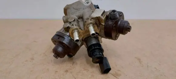 BMW 4 F32 F33 Fuel injection high pressure pump 7823470 140430 0445010638