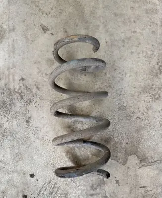 Opel Vivaro Front coil spring 540109819R