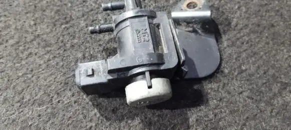 Audi A4 S4 B5 8D Turbo solenoid valve 1J0906283A NENUSTAYTTA