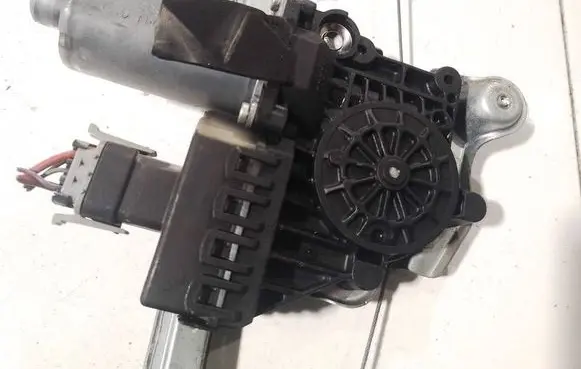 Opel Zafira B Front door window regulator motor 2513005240