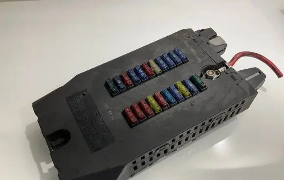 Mercedes-Benz Sprinter W901 W902 W903 W904 Fuse module A9015400350 11022005 0473521