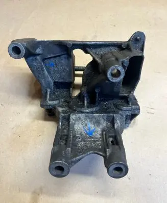 Volkswagen Transporter - Caravelle T5 Engine mounting bracket 070199343A 070199343b