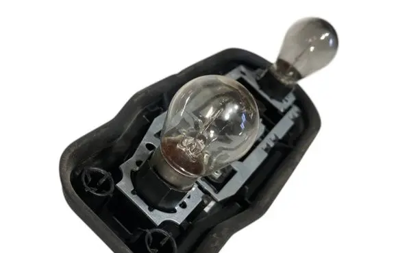 BMW 5 E39 Tail light bulb cover holder 8371324