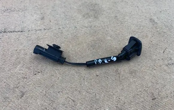 BMW 5 E60 E61 Windshield washer spray nozzle 7132969 61667132969 61667046060