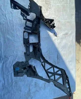 Mercedes-Benz C W204 Front bumper mounting bracket A2048854265