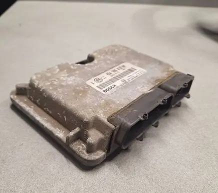Volkswagen Golf IV Engine control unit/module 06A906018HN 26SA7570 0261207247