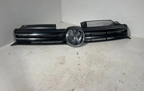 Volkswagen Jetta VI Front bumper upper radiator grill 5K0853653