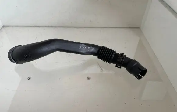 Audi A4 S4 B6 8E 8H Breather/breather pipe/hose 06B103217AC 06B103493BD
