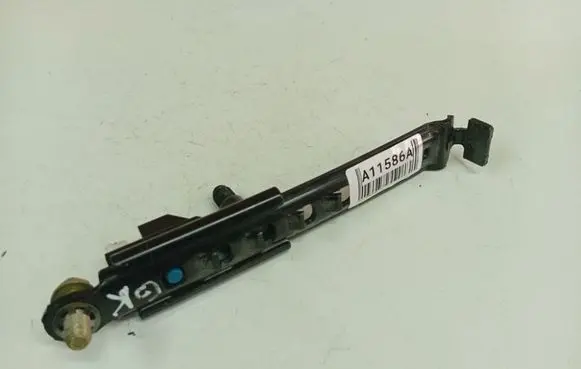 Toyota Avensis T250 Seat belt adjustment rail