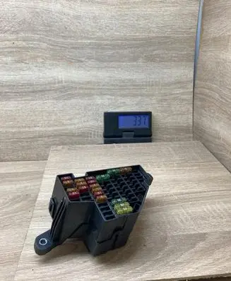 Volkswagen PASSAT B6 Fuse module 13556356