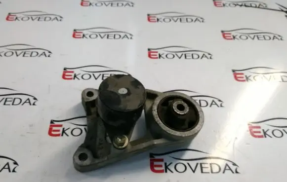 Toyota RAV 4 (XA30) Engine mount bracket