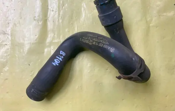 Mercedes-Benz B W245 Engine coolant pipe/hose A1698301596