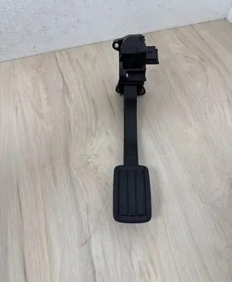 Peugeot 5008 II Accelerator throttle pedal 1982616 86FT34 9674829180