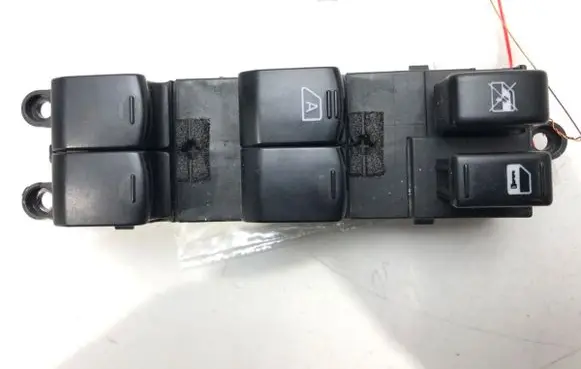 Subaru Legacy Electric window control switch 157525
